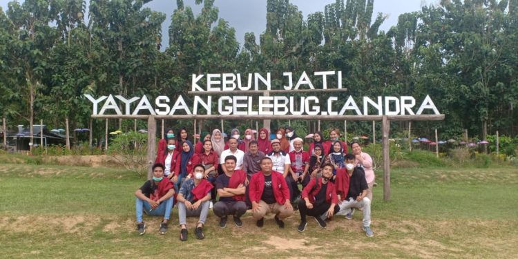 Foto Bersama dosen Stie Dan Mahasiswa KKN Angk. XIX 2021