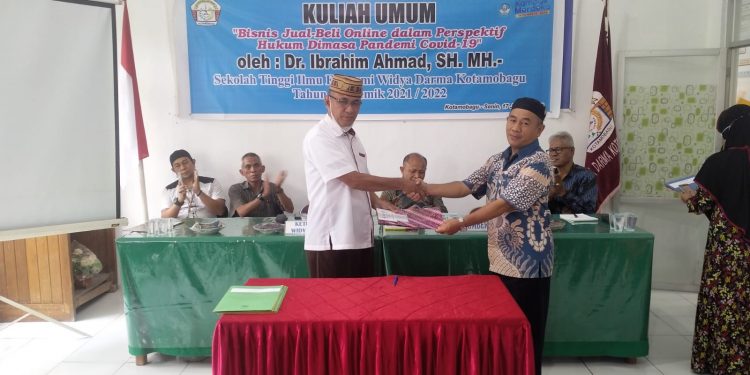 Kuliah Umum ‘Bisnis Jual Beli Online dalam Perspektif Hukum Dimasa Pandemi Covid 19″ oleh Dr. Ibrahim Ahmad, SH, MH