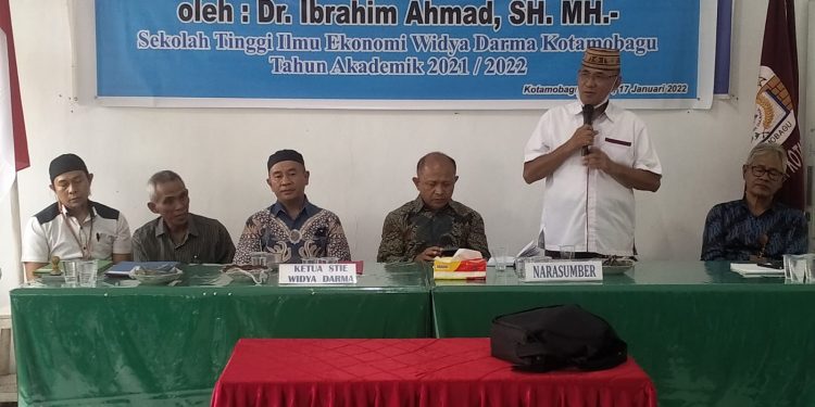 Kuliah Umum ‘Bisnis Jual Beli Online dalam Perspektif Hukum Dimasa Pandemi Covid 19″ oleh Dr. Ibrahim Ahmad, SH, MH