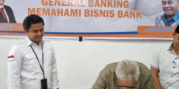 Kuliah Umum Demgan Tema ” General Banking Memahami Bisnis Bank”